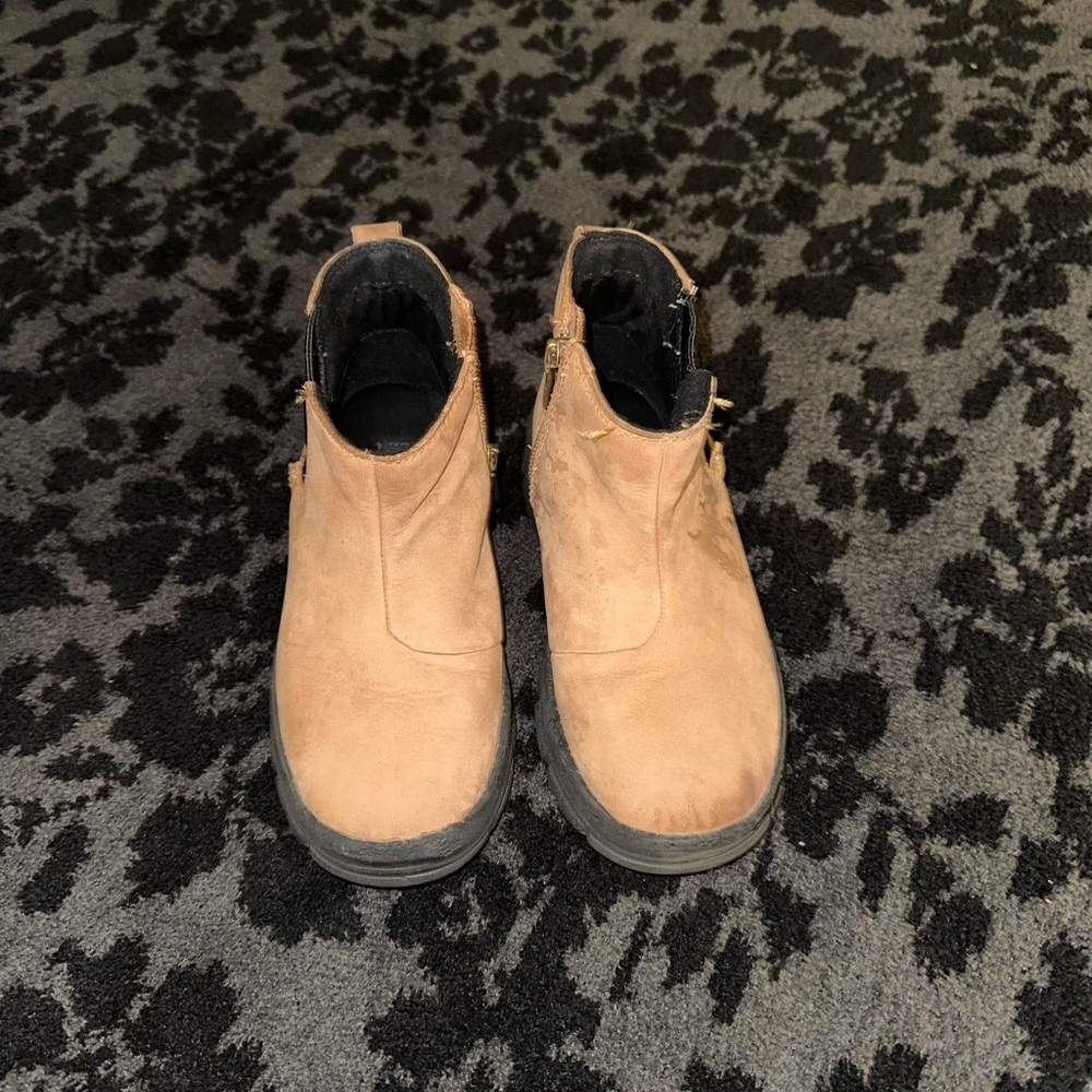 UGG Chestnut Ankle Boots boys